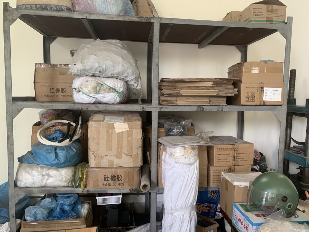 Shelf in package area.jpg